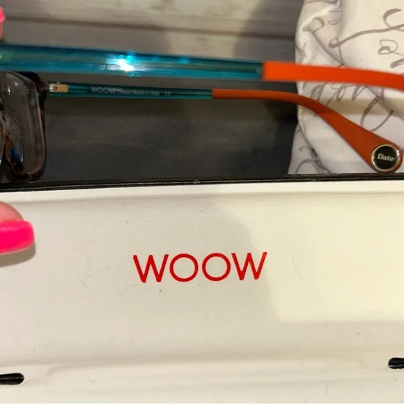 Women’s WOW Glasses. Sold with case. - Picture 2 of 2
